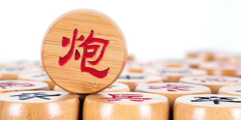 Tìm hiểu các quân và bàn cờ úp